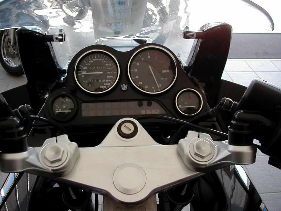 BMW_1999_K1200RS_instruments.jpg