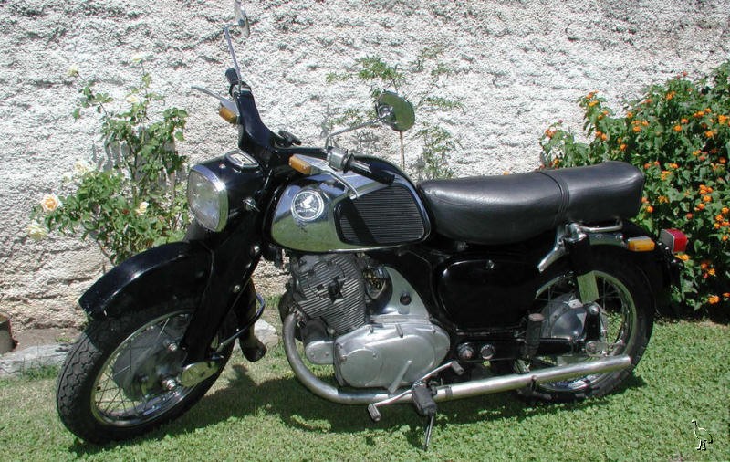 Honda_1964_Dream_305cc_AR.jpg