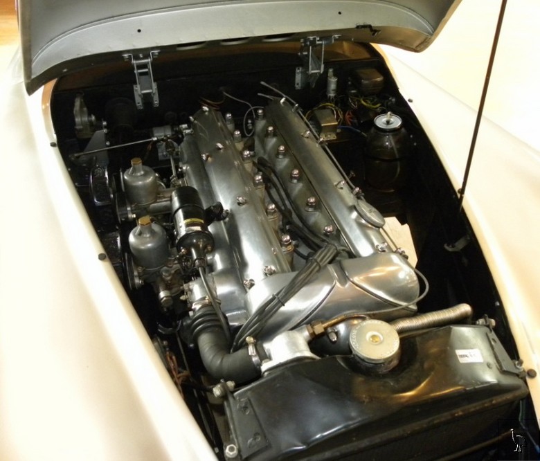 Jaguar_XK120_11.jpg