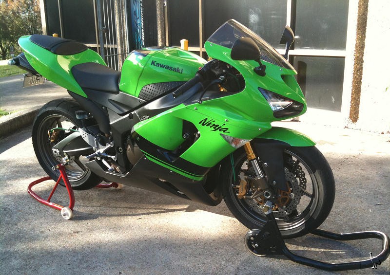 Kawasaki_ZX6R_2005_CBA.jpg