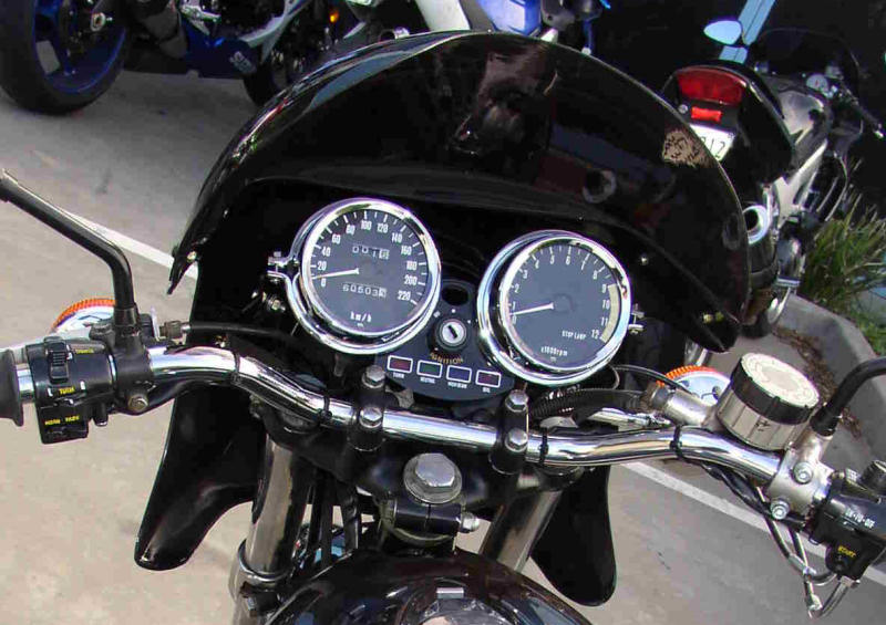Kawasaki_Z900_instruments.jpg