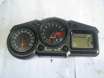 Kawasaki_Zx12_Instruments_2002.jpg