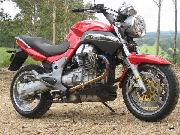 Moto_Guzzi_2008_Breva_850_1.jpg