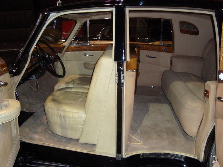 Rolls-Royce_1954_Silver_Wraith_Hooper_5.jpg