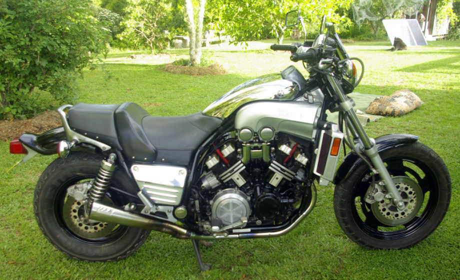 Yamaha_1998_Vmax_3.jpg