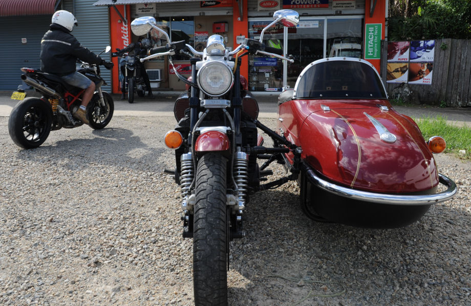 Yamaha_Vmax_1990_Watsonian_0469.jpg